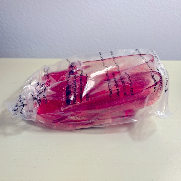 Wizard of Oz Iconic Ruby Slippers Figurine - Picture 11 of 13